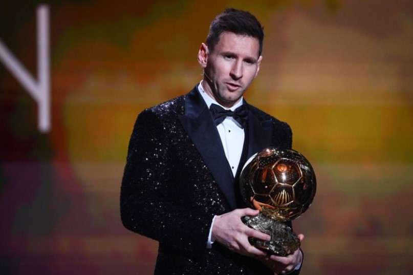 Lionel Messi giành Quả Bóng Vàng tạo cột mốc vô tiền khoáng hậu